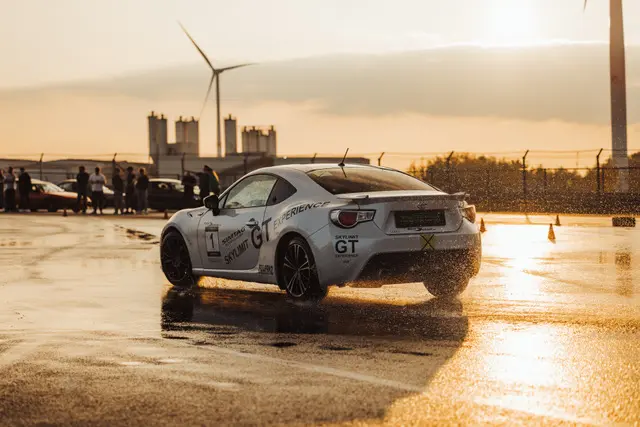 Cadeaubon: Drift School met huurauto - formule 1 (privé/niet-gedeeld)