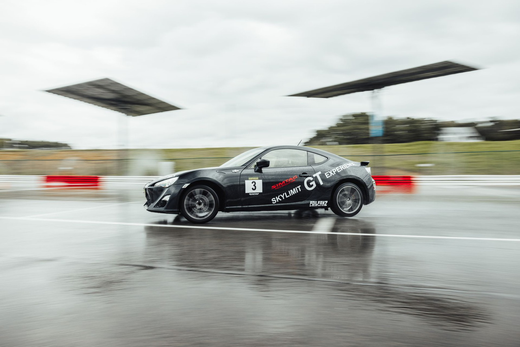 Cadeaubon: Drift School met huurauto - formule 3 (gedeeld met 3 personen)